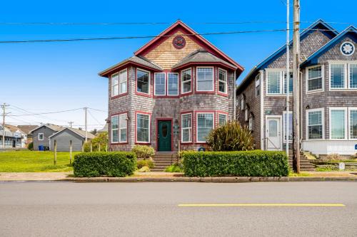 Newport House | Fairhaven - Wakefield House & Applegate House