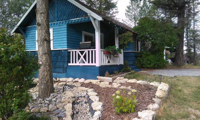 East Kootenay Hotel | Fairmont Mountain Bungalows