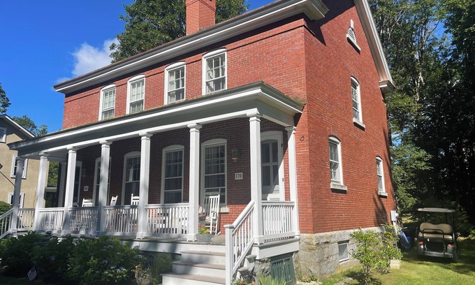 Portland House | Fall escape! Cozy townhouse minutes from downtown Portland on a car free island