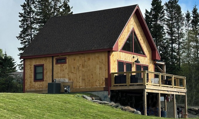 Colebrook Cabin | FALL FOLIAGE - Direct ATV Trail - CENTRAL AC - Cabin with Mountain Views & WiFi