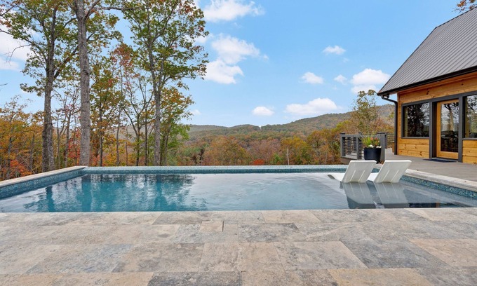 Unaka Cabin | Fall Foliage Views, Heated Pool, Outdoor Kitchen & Fireside Mountain Nights