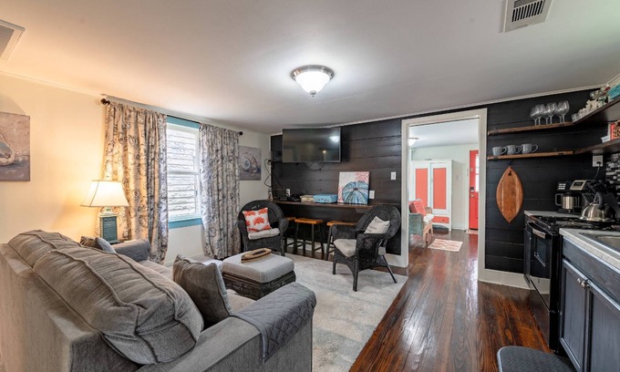 San Jacinto House | Fall for Galveston 15% Off Your Stay This Season