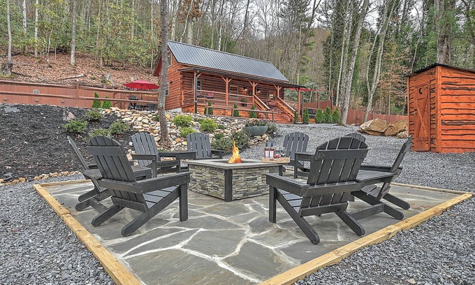 Elizabethton Cabin | Fall Into The Smokey Mountains/Pet Friendly/Hot Tub