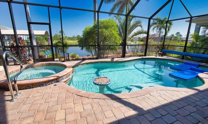 South Gulf Cove House | *Fall Savings* Luxury 4BR Canal , Spa, Dock- Near Beaches