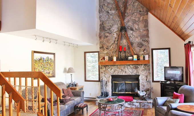 Breckenridge House | FALL SPECIAL - 199 or less per night. STAY CREEKSIDE just 5 min to BRECKENRIDGE