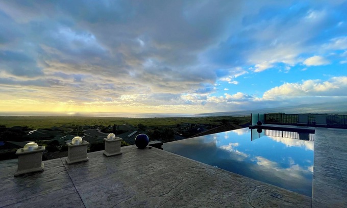 Sunset Ridge House | FALL/THANKSGIVING SPECIAL! PRIVATE INFINITY POOL WITH 180 DEGREE OCEAN VIEW!