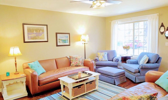 Harbert Cottage | FALL, the best kept secret at this Adorable Cottage! Wineries,Restaurants,Trails