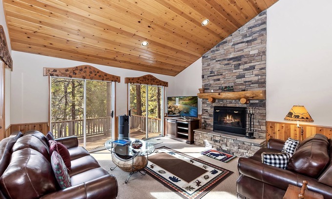 Upper Moonridge Cabin | Falling Leaves by Destination Big Bear : Premiere Moonridge Cabin Offering a Perfect Setting for Escaping to the Mountains!