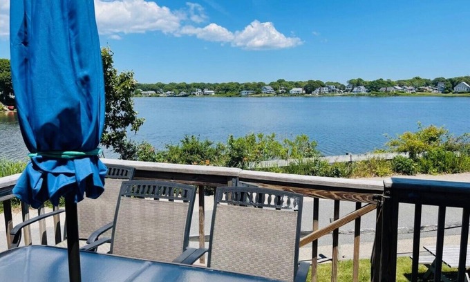 Falmouth Heights House | FALMOUTH HEIGHTS ON LITTLE POND - Classic Cape Cottage walk to beach and ferry