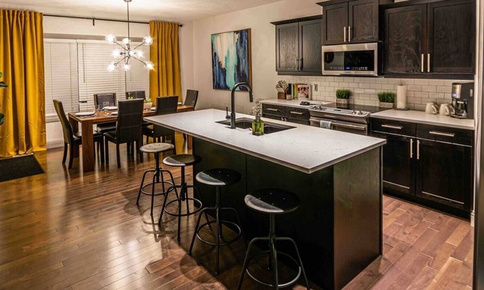 Southeast Edmonton House | Fam-Friendly Retreat w/ Pet Amenities Walker Lakes