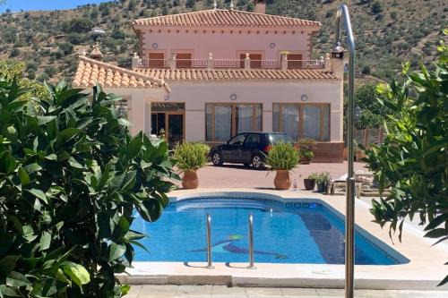Alcaucin House | Familiar House with Private Pool and Mountains View