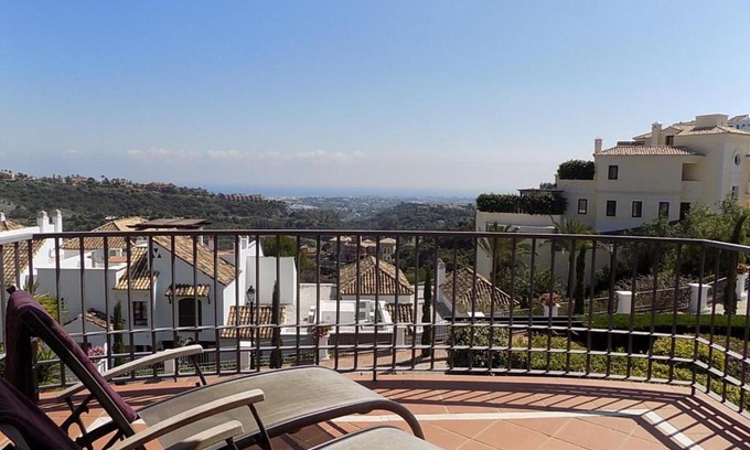 Benahavis Apartment | Family and Golfers Paradise Los Arqueros - RDR196