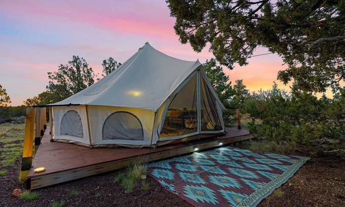 Valle Cabin | Family Bell Tent with 1 Queen + 2 Twin Beds