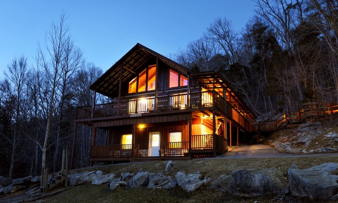 Townsend Cabin | Family Cabin in the Serene Smoky Mountains - HOT TUB/WIFI - Deer Lodge