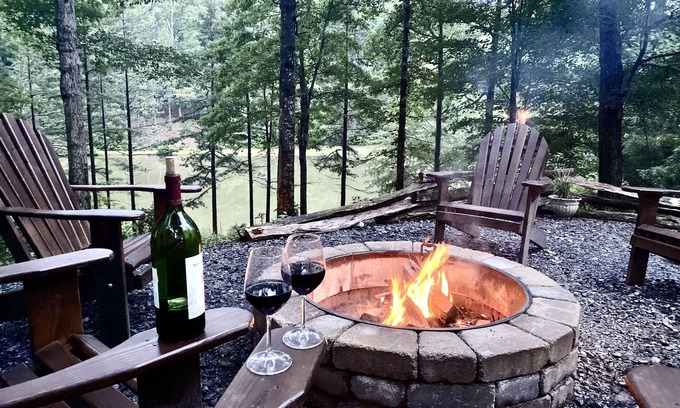 Morganton Cabin | Family Cabin sleeps 12, 10 Acres, Private Pond, Canoes/Paddle Boat, Blue Ridge