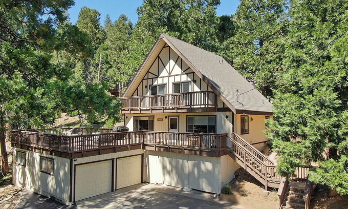 Arnold Ski Chalet | Family Chalet w/Hot Tub nestled in Blue Lake Springs