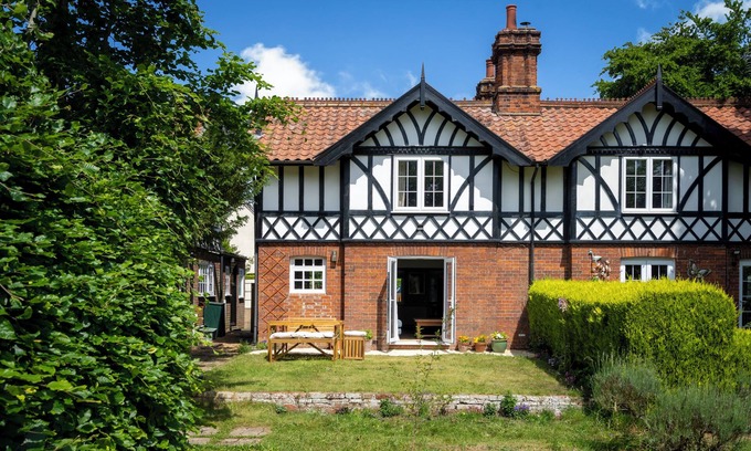 Woodbridge Cottage | Family & Dog-Friendly 3BR/2BA Suffolk Cottage, Gardens – Near Coast & Castles