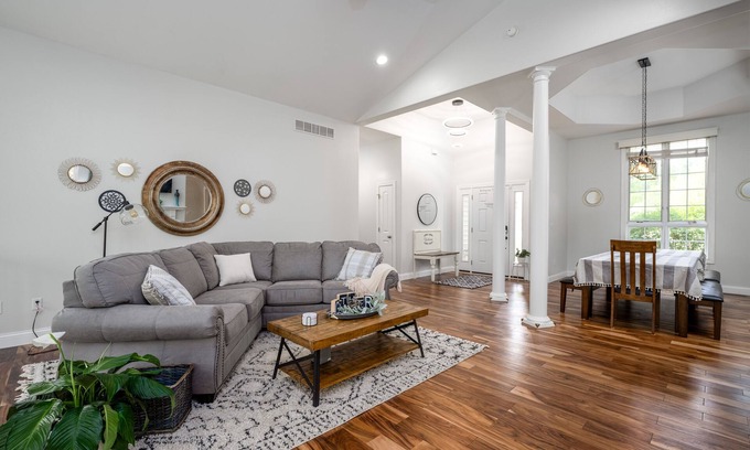 Cedar Rapids House | Family favorite!