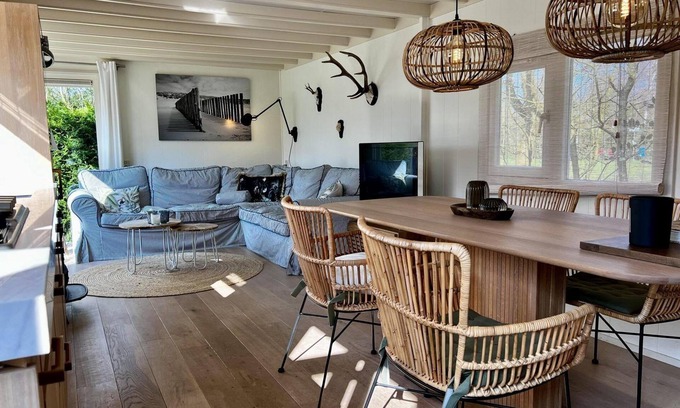 Sint Maartensvlotbrug House | Family-friendly chalet with use of park pool.