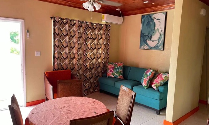 Nassau Apartment | Family-Friendly 2 Bedroom 1 Bath Fully equipped AirBnB! Complimentary Amenities!