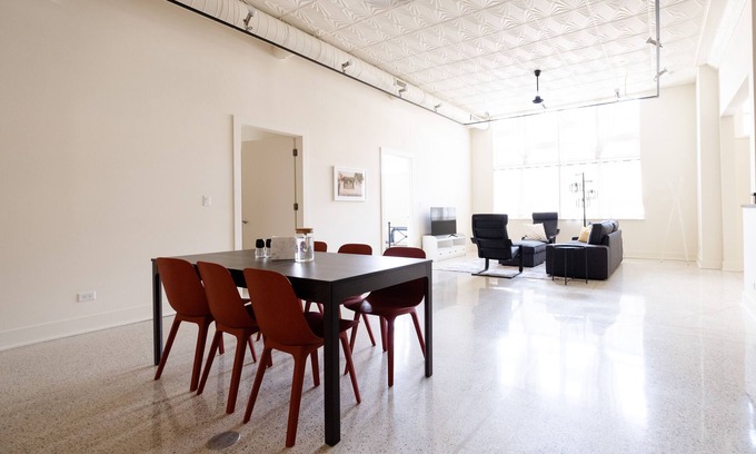 McKinley Park Apartment | Family Friendly 2-Bedroom w/Kitchen & Laundry