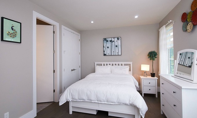 Burnaby House | Family Friendly 3 Bed Rooms house The Chateau - ST No. 00177094
