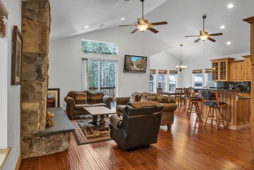 Kings Beach House | Family Friendly 3BD-Next to Beach & Ski Resort