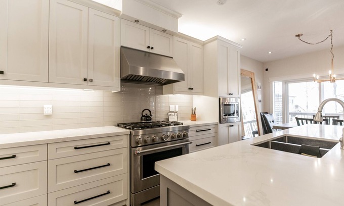 Wasaga Beach House | Family Friendly 4 Bedroom Townhome in Wasaga Beach - feet from the beach & water