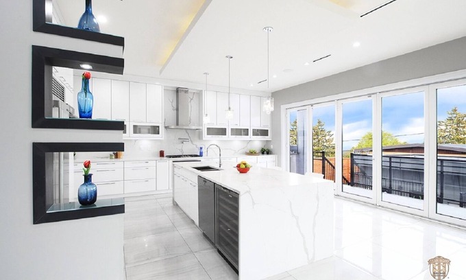 Burnaby Apartment | Family Friendly 9 Bed Rooms house- The Chateau Modern & Luxurious