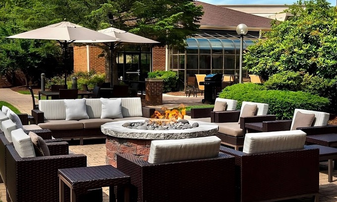 Middletown Hotel | Family-Friendly Adventure: 2 Budget Rooms w/Pool Access: Near Bowen's Wharf