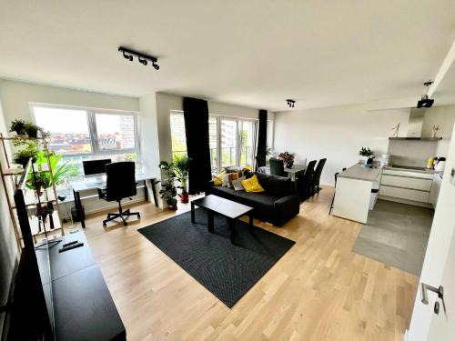 Northern Quarter Apartment | Family-Friendly Apartment Steps from Atomium - City Center 6 min