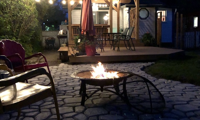 Crystal Beach Cottage | Family friendly beach stay. A short walk to the beach and Main Street