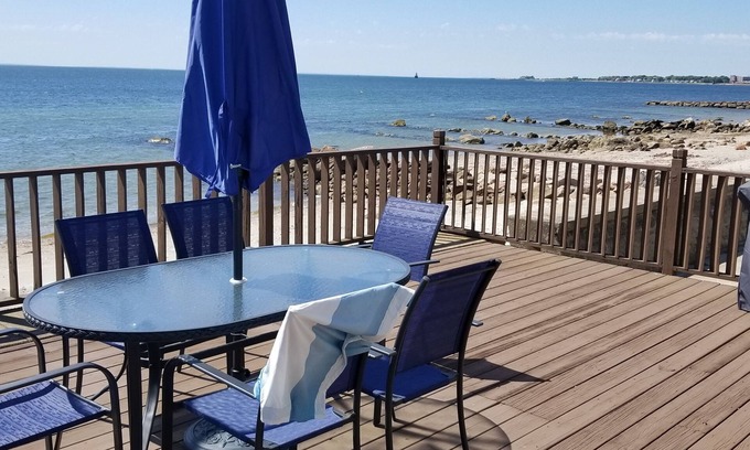 Fairhaven House | Family Friendly Beach side Fun
