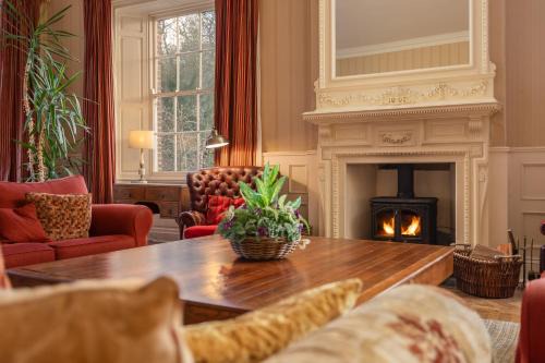 Hunmanby House | Family friendly, big beautiful 17th Century house