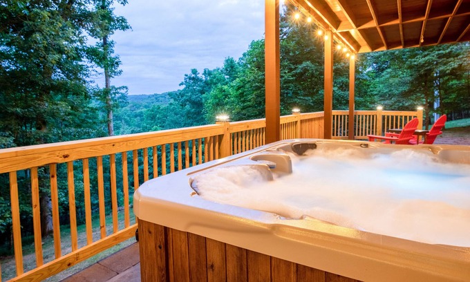 McCaysville Cabin | Family Friendly Cabin, Gameroom, Hot Tub-Sleeps 10!