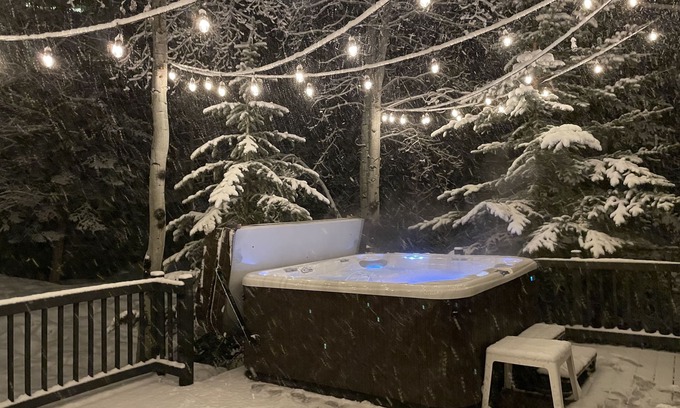 Vail Condo | Family Friendly Condo w private HOT TUB~Minutes from the Slopes