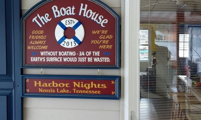 La Follette Boat Rental | Family Friendly Floating House In The Harbor Of Shanghai Marina