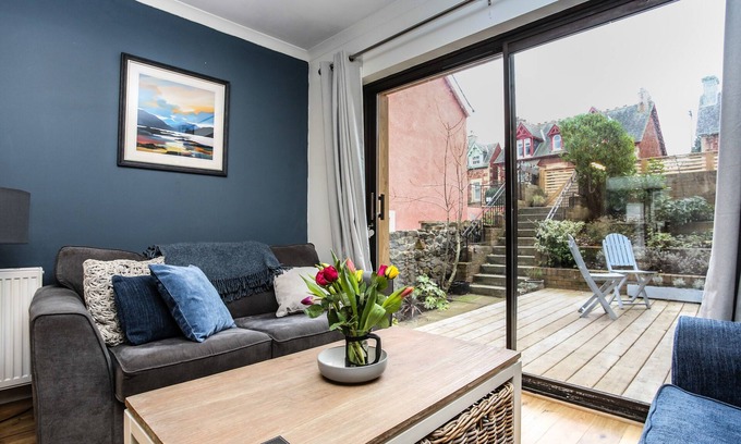North Berwick Apartment | Family-friendly apartment with an attractive garden and private parking.