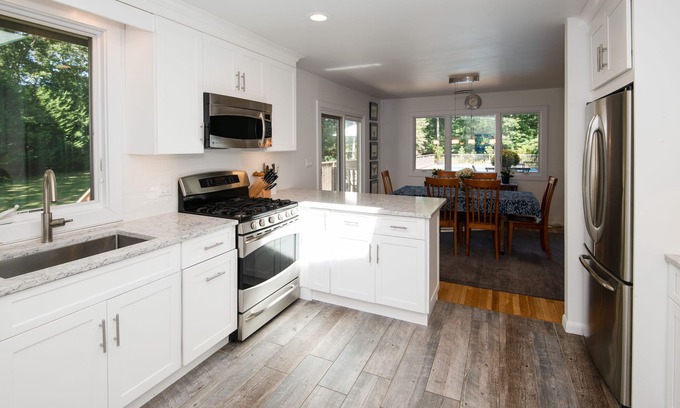 Wainscott Woods House | Family Friendly Home W/Pool On Pvt Cul-du-sac, Cls To Beach