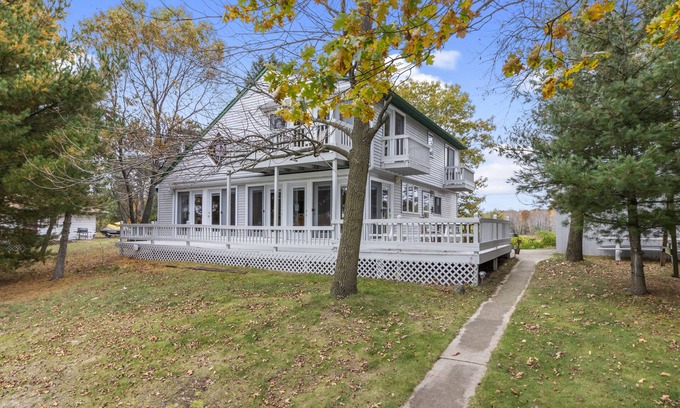 Wautoma Cottage | Family Friendly Lake Home with level lot & Large game Rm, Dog friendly!