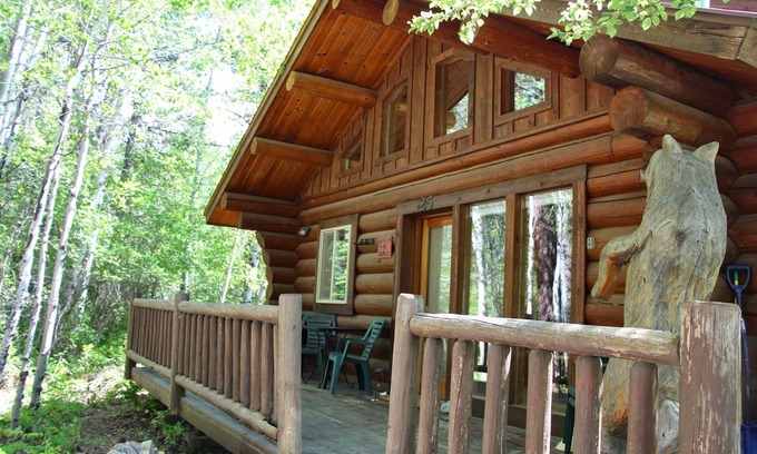Winthrop Cabin | Family Friendly Log House, right on the Methow Valley Ski Trail