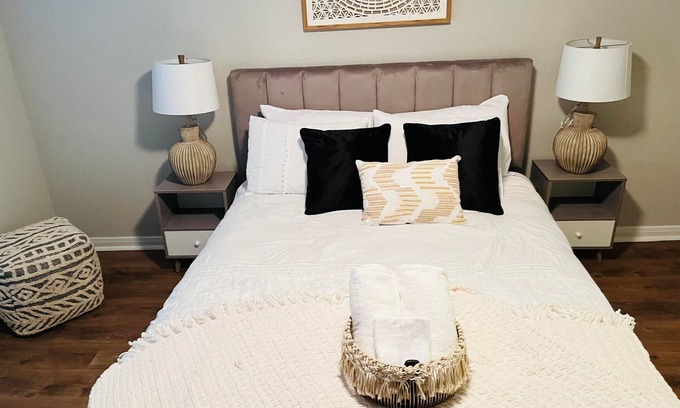 Brookhollow Condo | Family Friendly | Near Galleria & Downtown | Pool