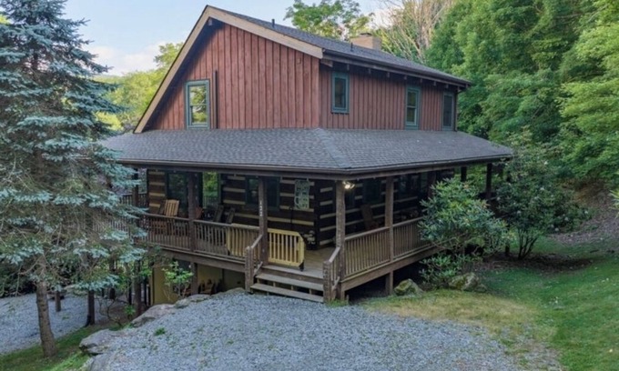 Seven Devils Cabin | Family-friendly, pet-friendly cabin close to Sugar Mt, Banner Elk, Beech & Boone