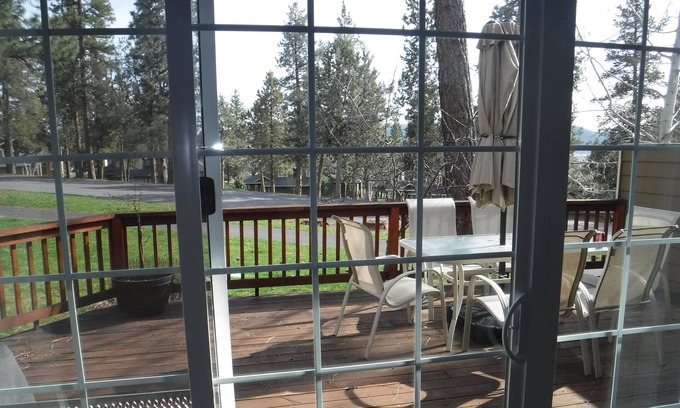Klamath Falls House | Family Friendly Running Y Townhouse near Klamath Falls and Crater Lake