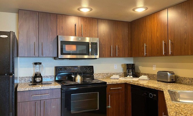 Enterprise Apartment | Family friendly Resort - Las Vegas. This is your very own oasis in the desert.