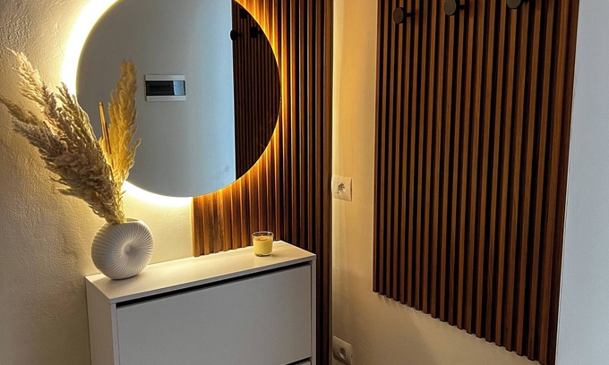 Tirana Apartment | Family-friendly Sunset Charm Retreat Tirana with Panorma View and Natural Plants