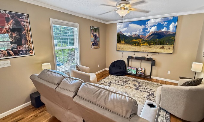 Guntersville House | Family Friendly Townhouse Near Lake and Shopping