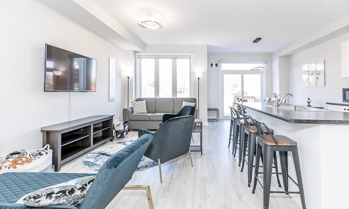 The Blue Mountains House | Family-Friendly Townhouse close to Blue Mountain