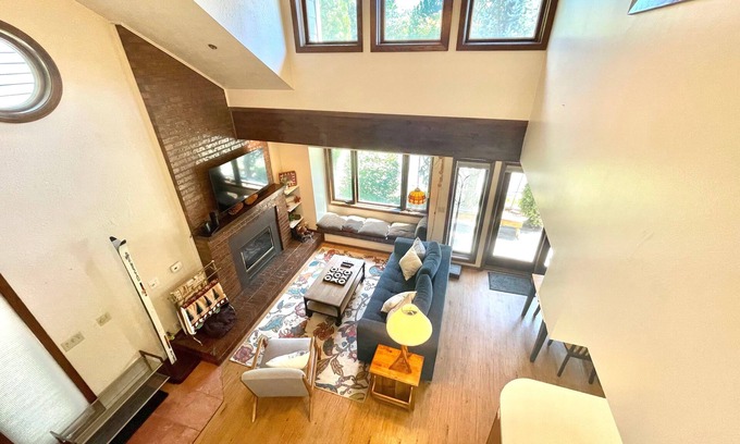 Ogden House | Family Friendly Unit in Huntsville, Utah, Beach Walkability, Pools, and Quiet.