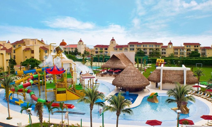 Puerto Juarez Resort | Family Friendly Waterfront Resort in Cancun w/Waterpark!